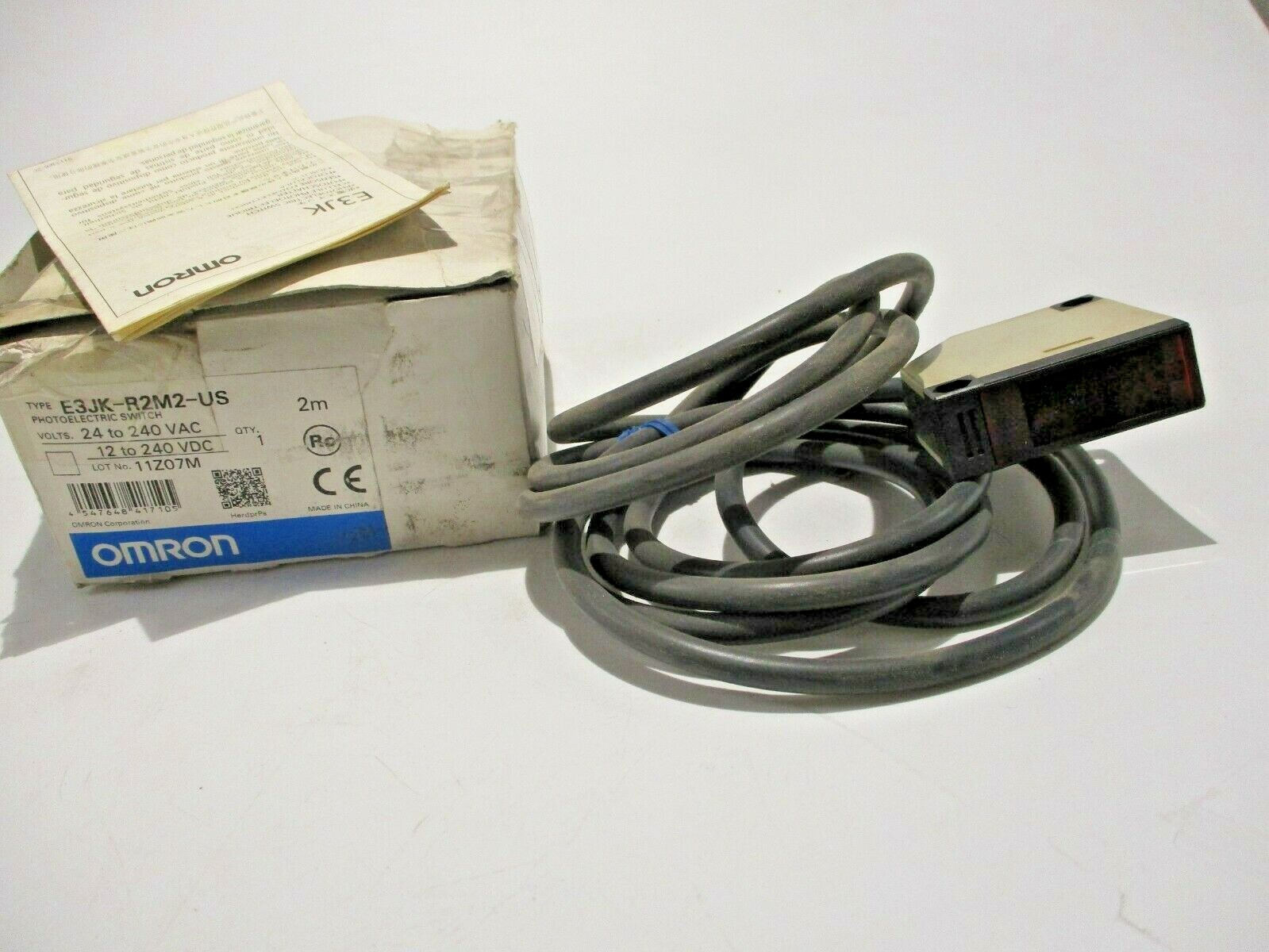 NEW OMRON E3JF-R2M2-US RETROREFLECTIVE PHOTOELECTRIC SWITCH SENSOR