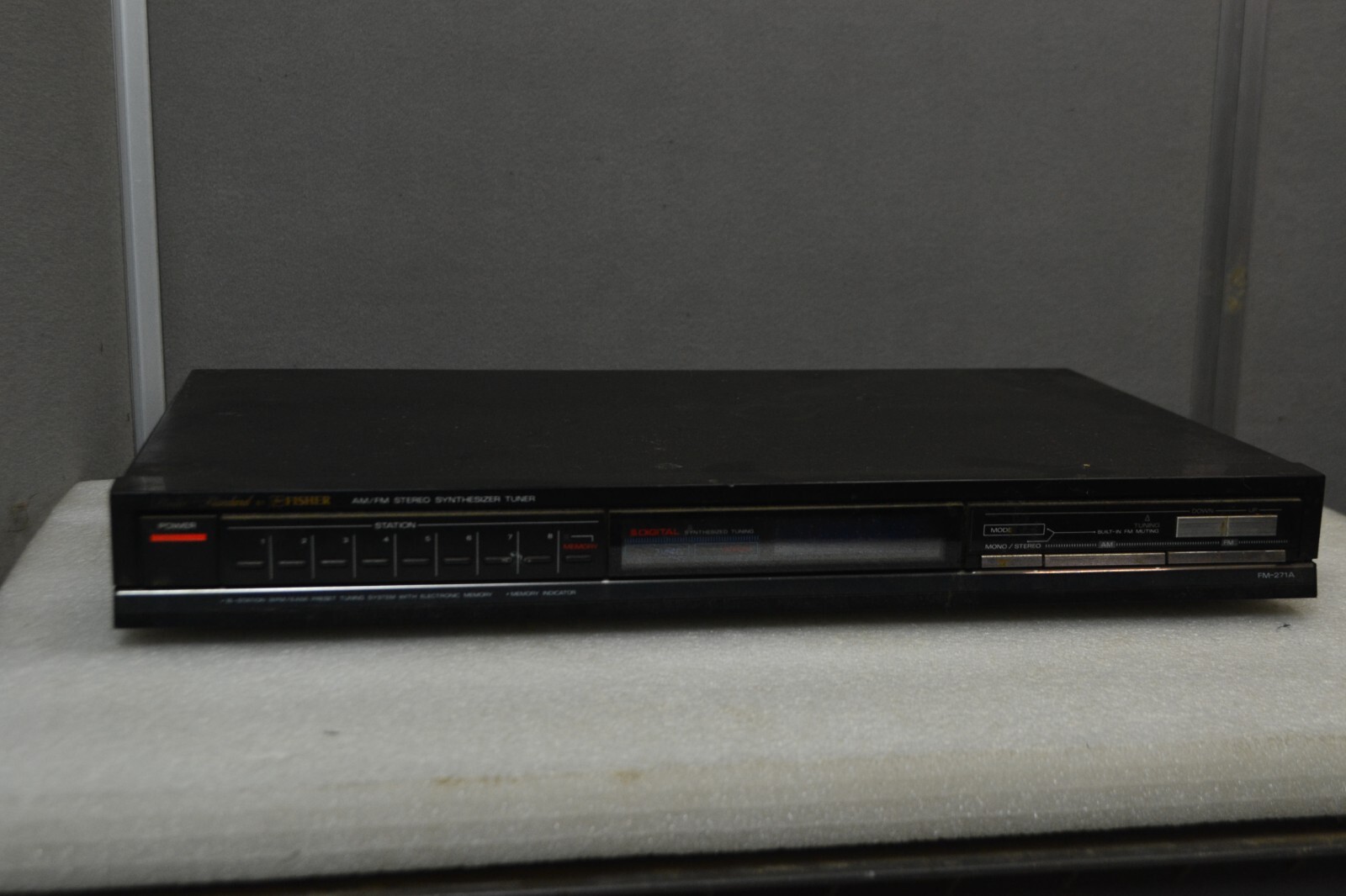 Fisher AM/FM Synthisizer - Tuner Model FM-271A Tested / Working