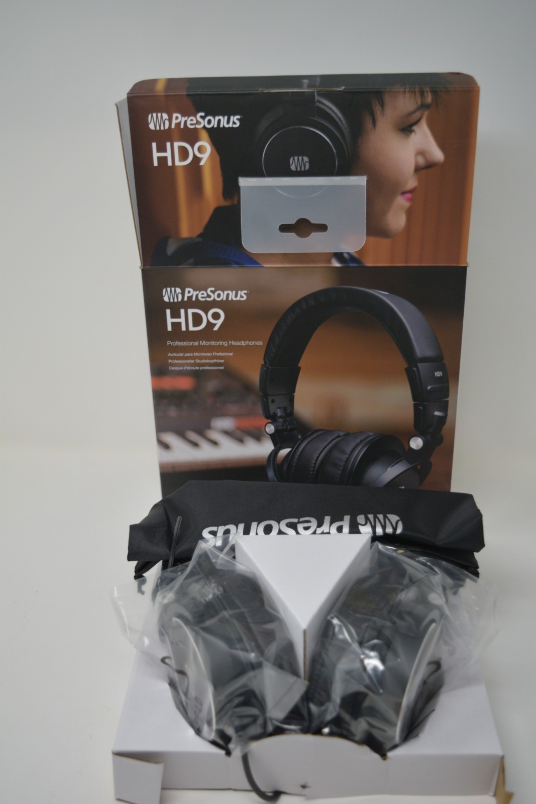 PRESONUS HD9 CLOSED-BACK HEADPHONES WITH ROTATING EAR CUPS