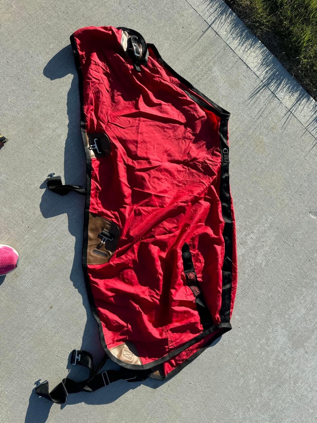 BMB HORSE SHEET  Red/Black NEW 62in.