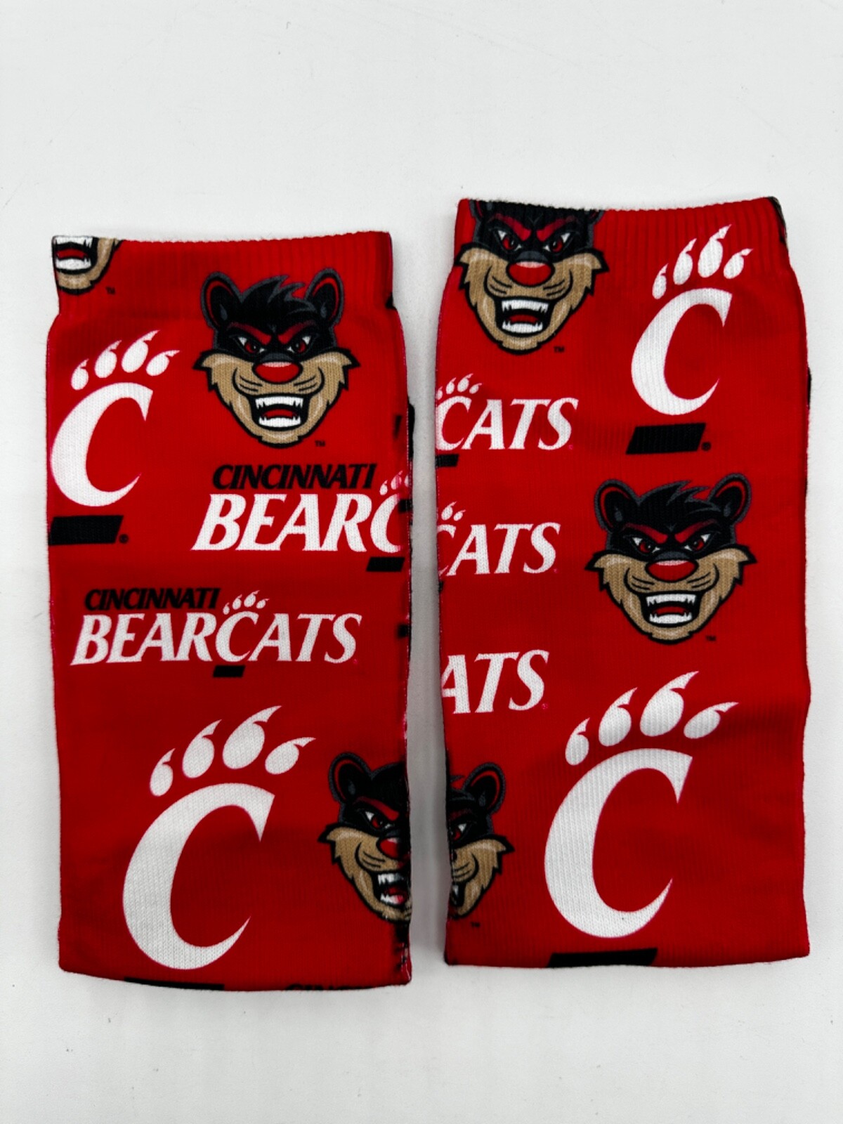 NEW ONE PAIR MENS "FOR BARE FEET" OFFICIALLY LICENSED COLLEGIATE SOCKS