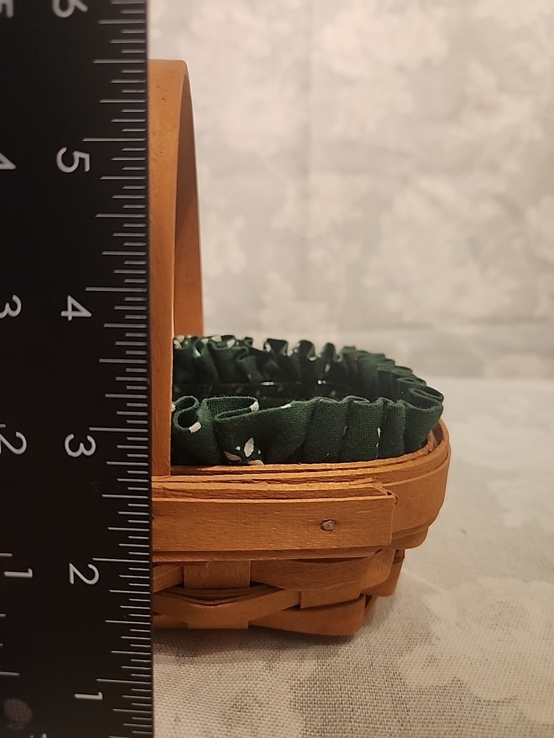 vintage 2000, handwoven Longaberger basket