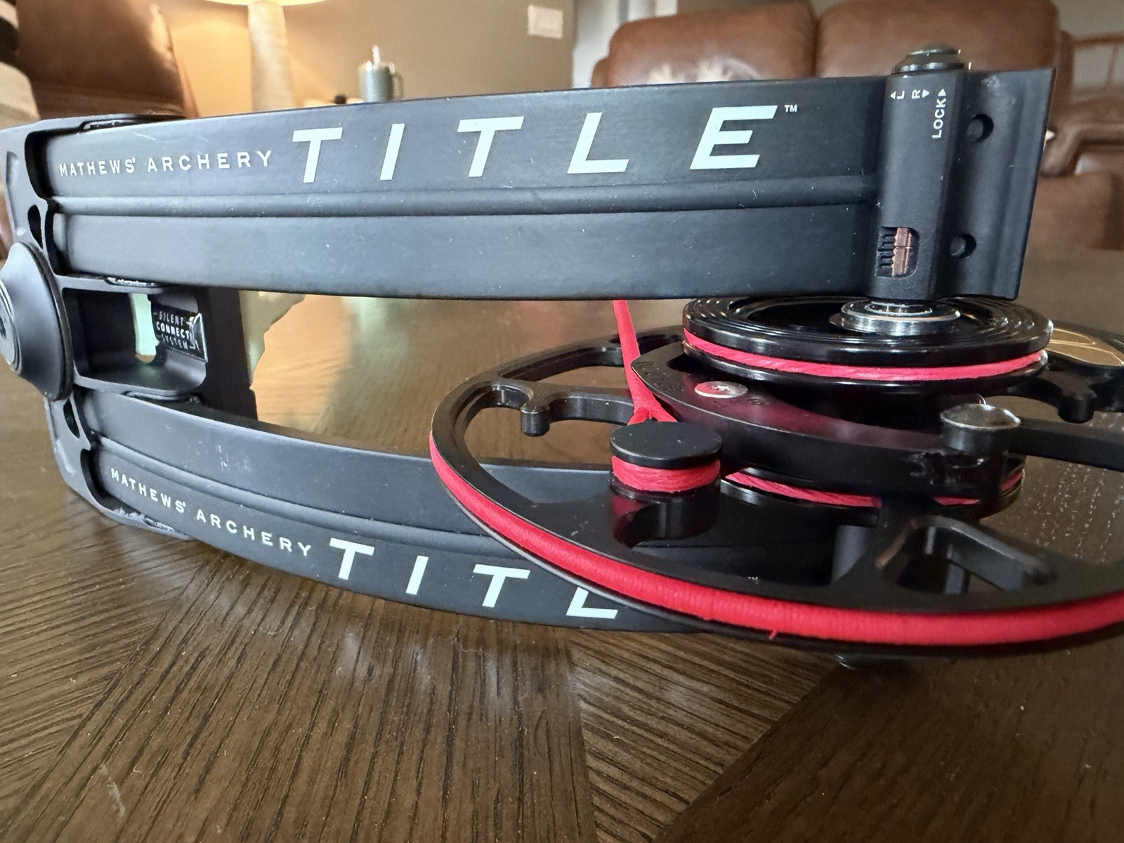 Mathews Title 40 GEN 2 w/ limb shift MINT W/black Target Compound Bow