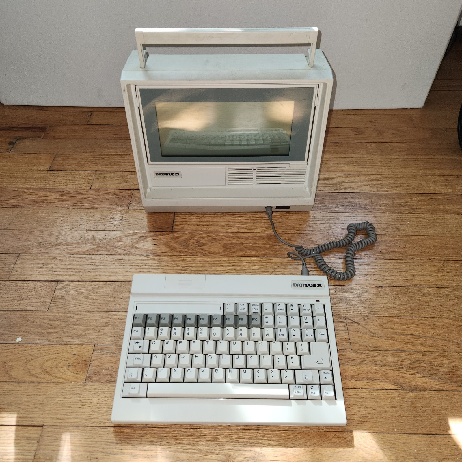Vintage DATAVUE 25 Lunchbox Laptop Portable Personal Computer MS-DOS - No Plug