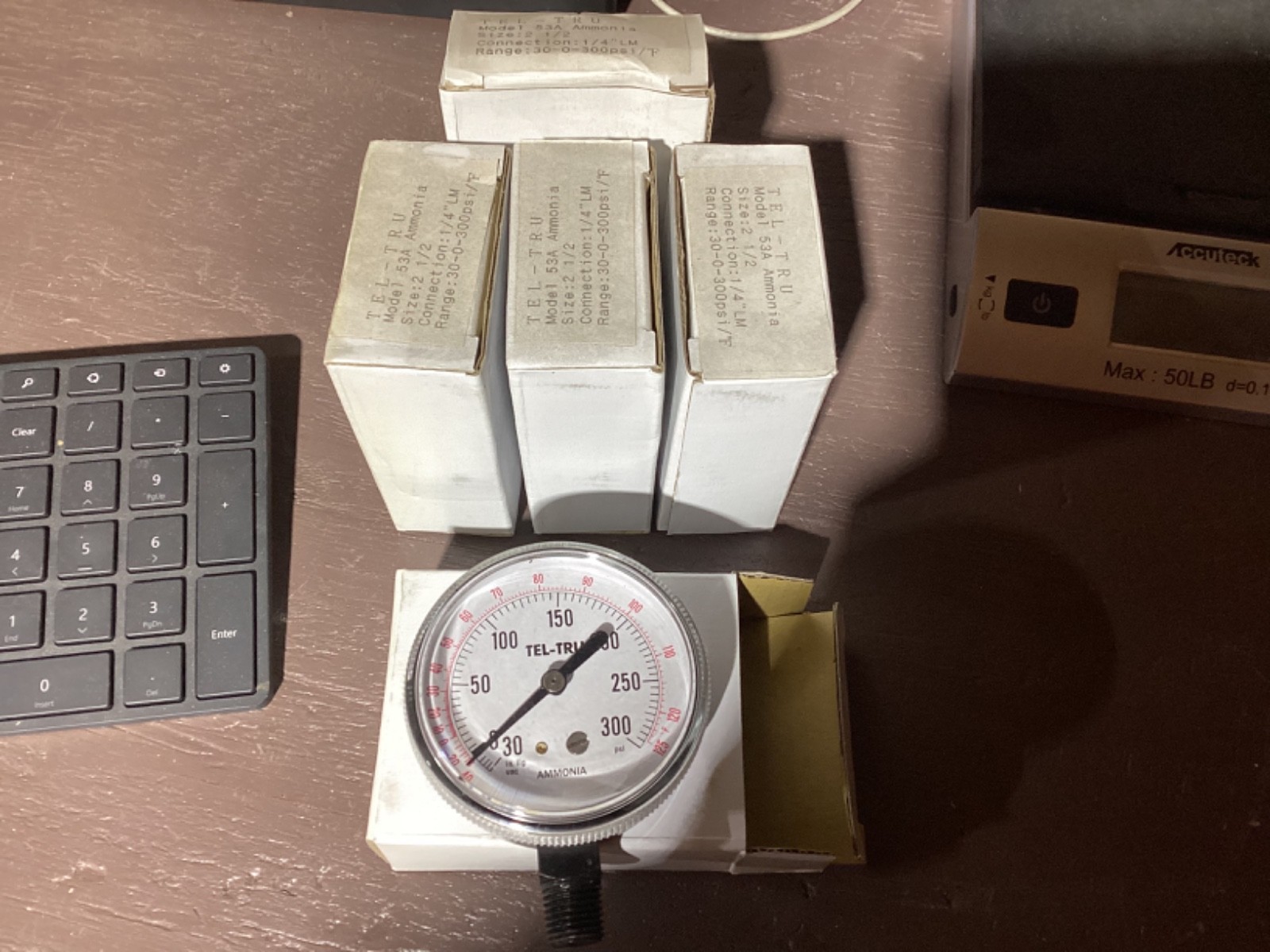 (5) TEL-TRU Model 53a Ammonia Pressure Guage 2 1/2in Range: 30-0-300 psi 1/4"npt