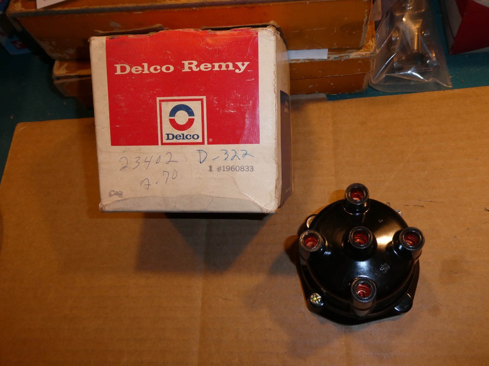 Delco 1960833 D-322 Distributor Cap Copper Contacts NOS