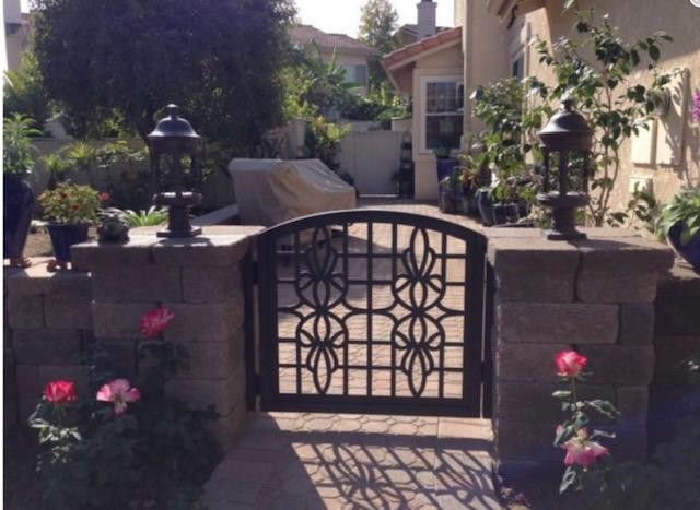 Privacy gate for side courtyard | Steel gate | Pedestrian iron gate
