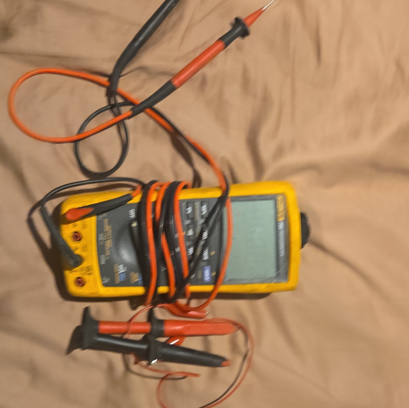 Fluke 789 Process Calibrator ProcessMeter w/ Test Leads and Case