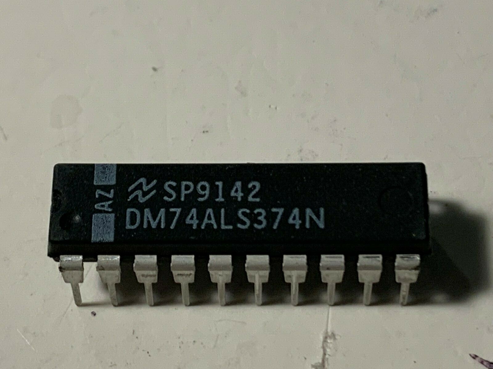 NATIONAL IC -  DM74ALS374N, D-Type Bus Interface Pos-Edge 3-ST, DIP-20.