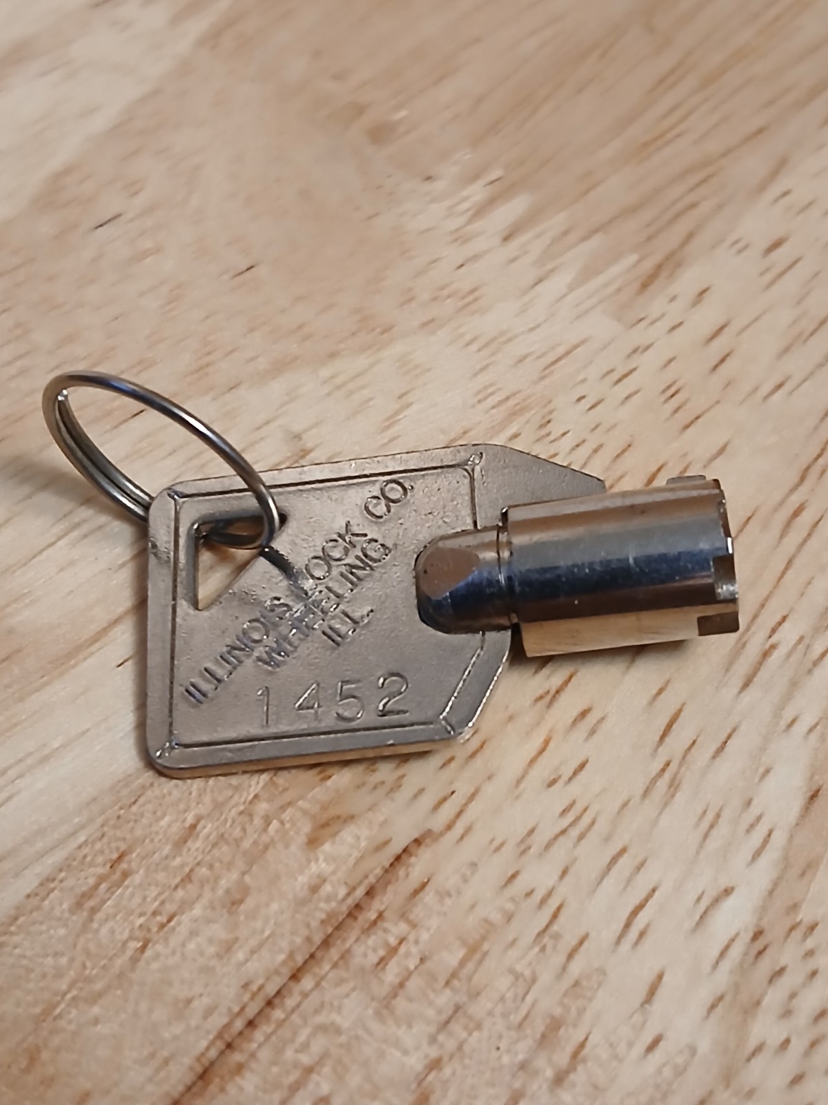 Snack soda drink vending machine key #1452 fits barrel style locks Illinois Lock