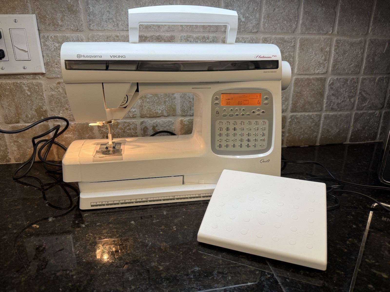 Husqvara Viking Platinum 750 Quilt Sewing Complete Sweden Original Accessories