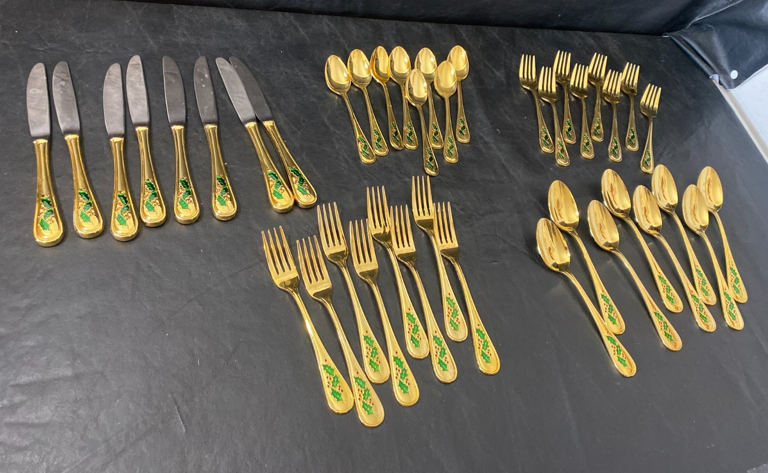 Retroneu Stainless Gold Plated Christmas Holly Berry Flatware set 40 pieces