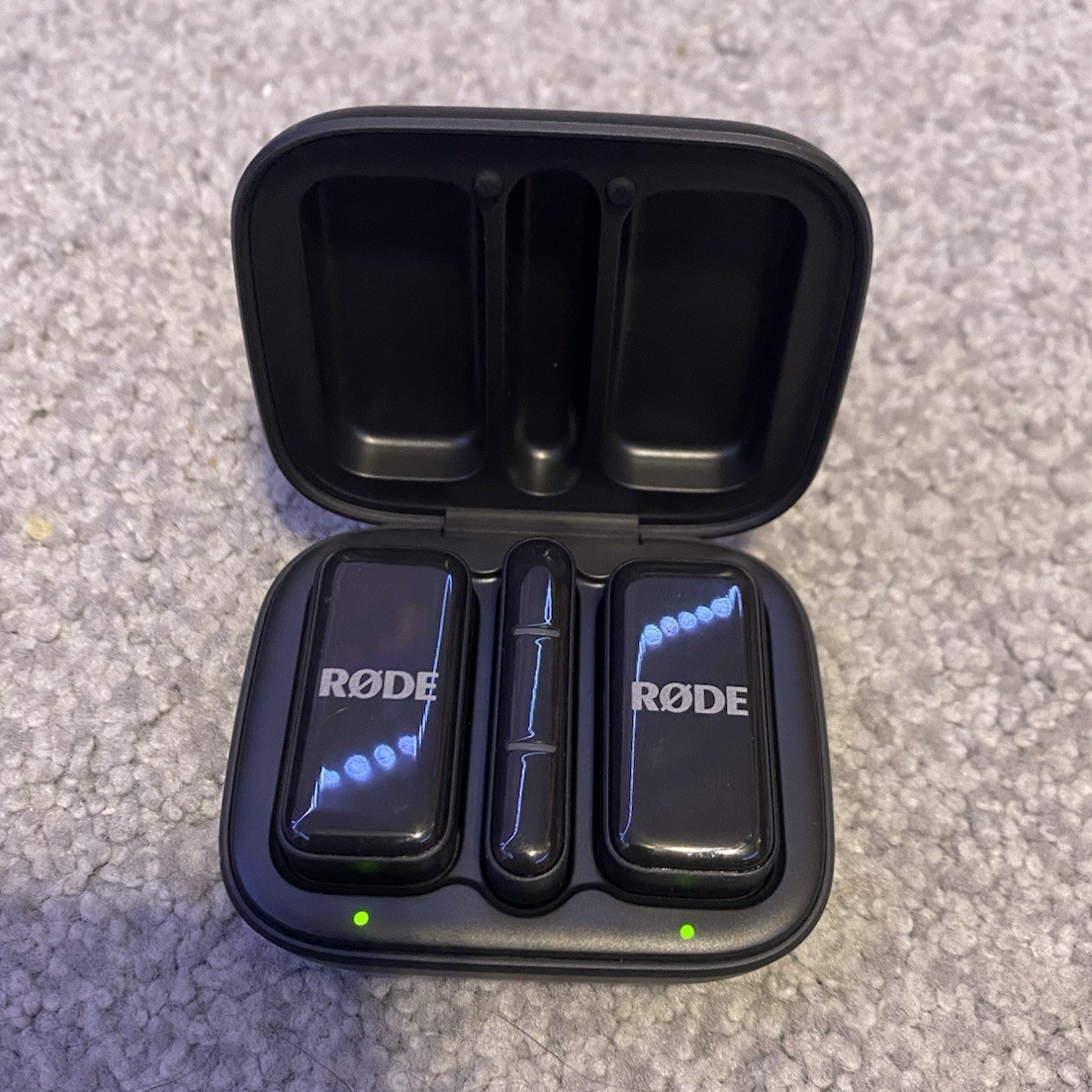 RØDE Wireless Micro Wireless Mic System w/ Charging Case, 2 TX, USB-C RX, Black