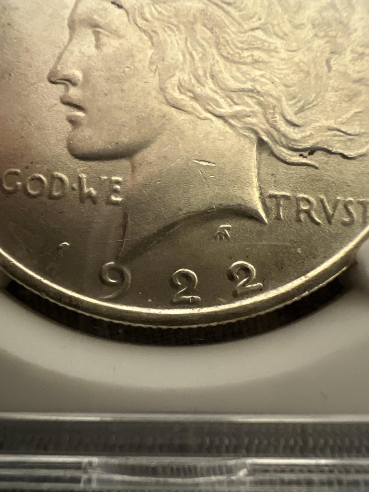 1922-P PEACE SILVER DOLLAR