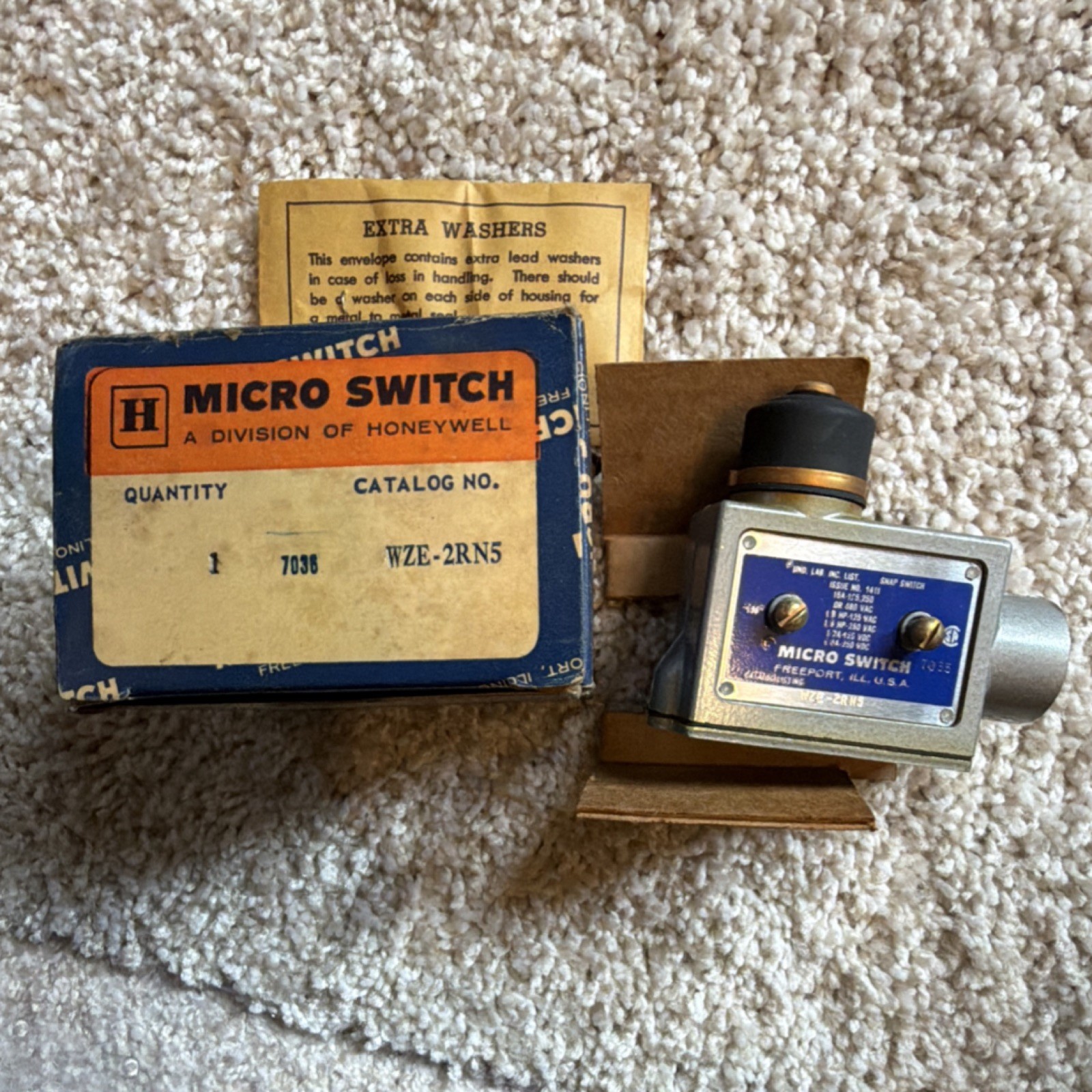 Honeywell WZE-2RN5 Industrial Metal Microswitch Silver Blue Black