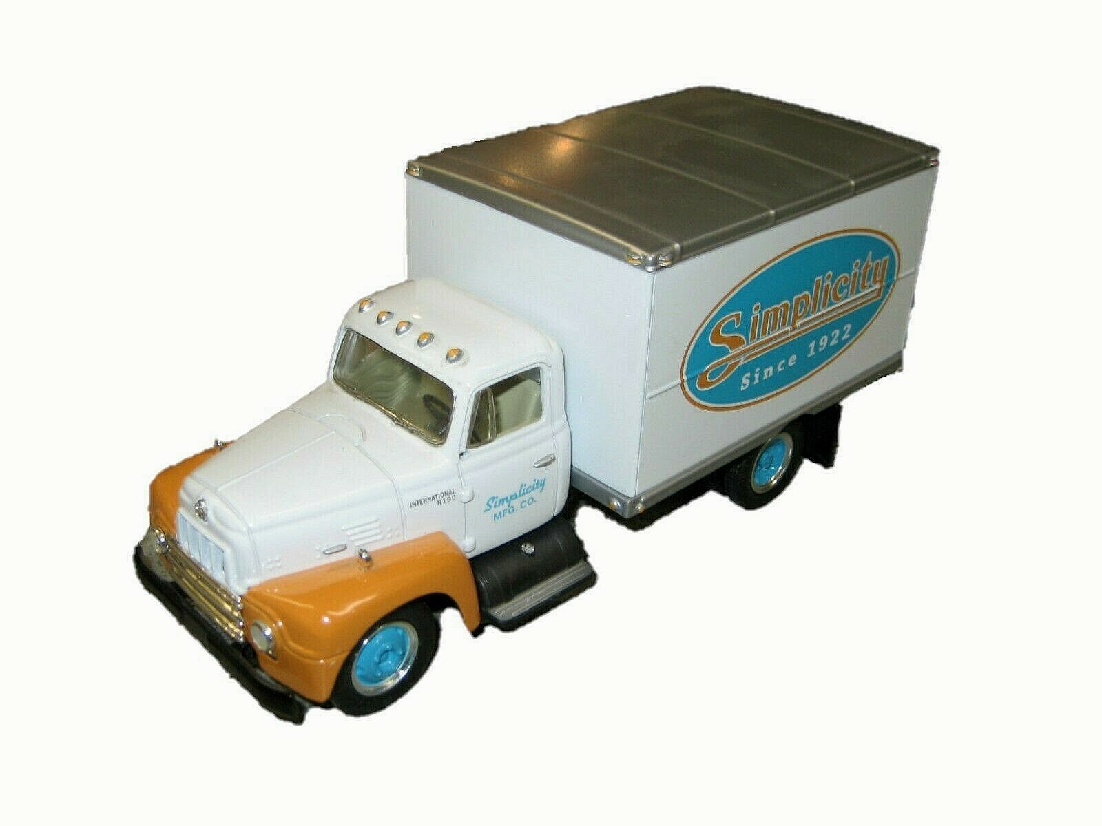 19-3833 1957 IH International Harvester R-190 dry goods van truck  Simplicity