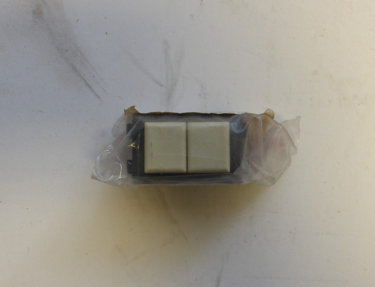 GENERAL ELECTRIC P/N:RS232 REMOTE CONTROL SWITCH IVORY NEW