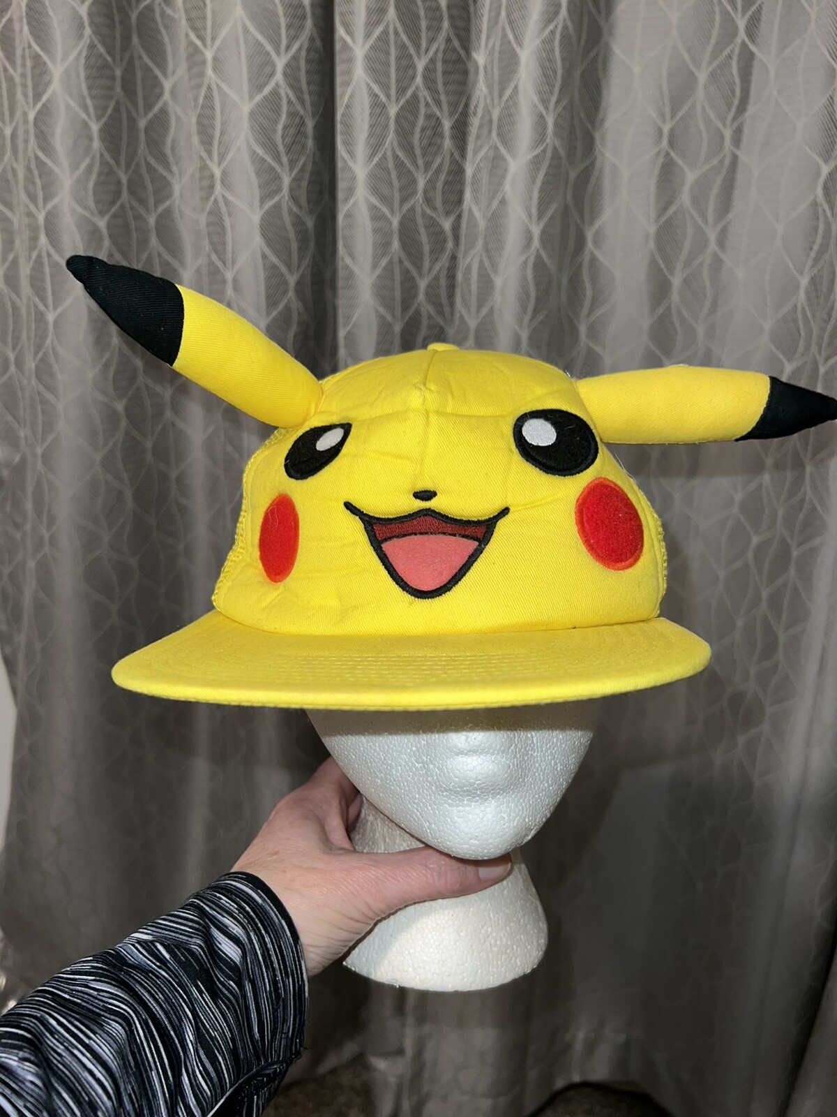 Pikachu Pokémon SnapBack Trucker Yellow Hat Cap 1995-2015 Pokemon EUC Adj