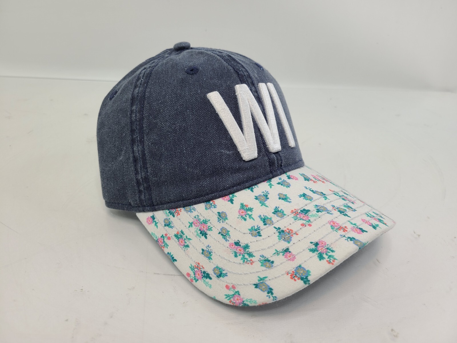 (1) Wisconsin Womens Blue White Adjustable Ladies Hat Cap Outdoors Baseball