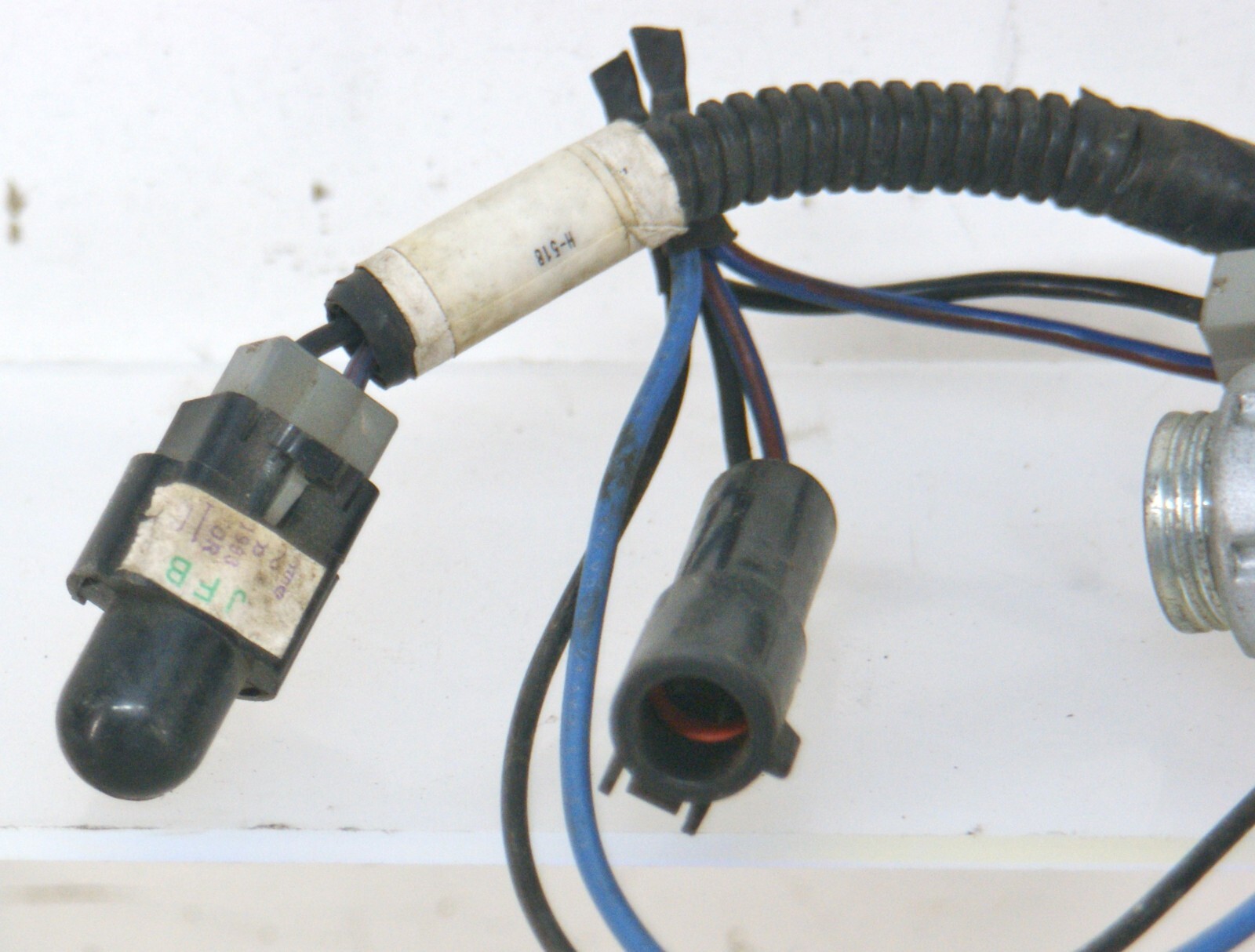 F6HT-14A411-LJA Freightliner Power Point Outlet Socket OEM 9122