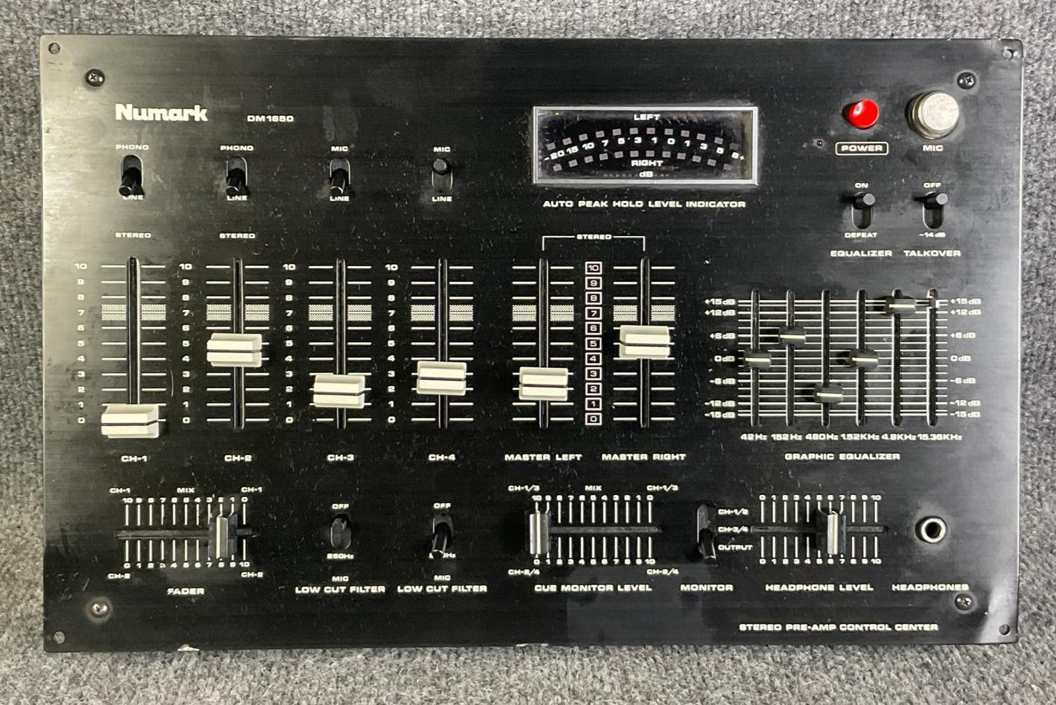 Numark DM-1650 Stereo Equalizer DJ Mixer Pre-Amp Control 39582
