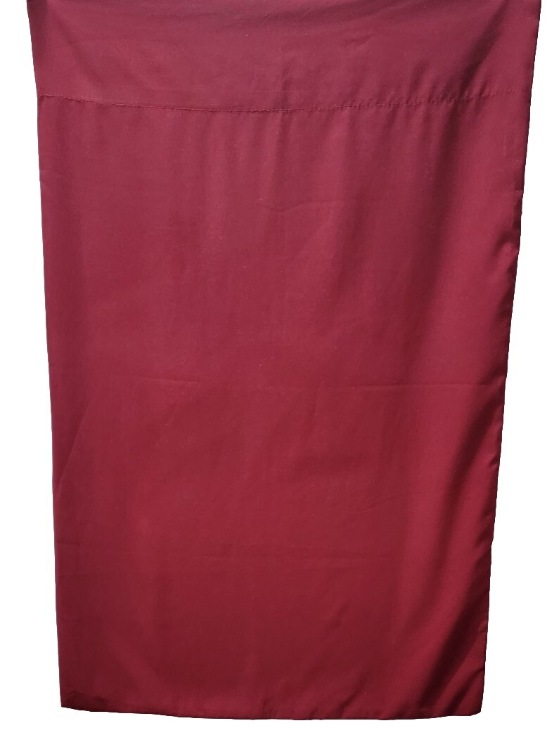 2 Dark Red Pillowcases Stan/ Queen 20 X 30, 100%polyester