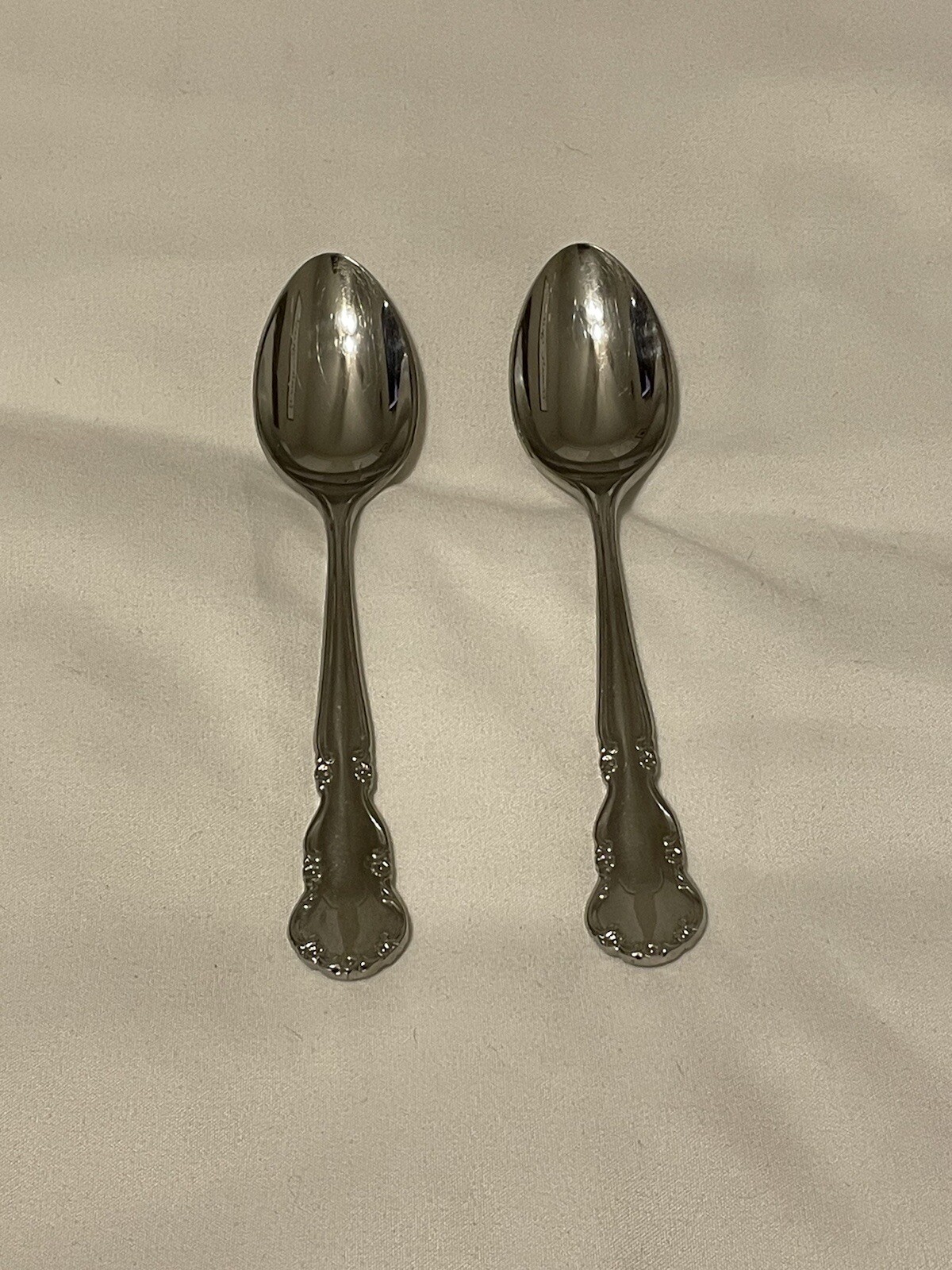 2 Reed & Barton DICKENSON 18/8 Stainless Teaspoons 6 1/8"