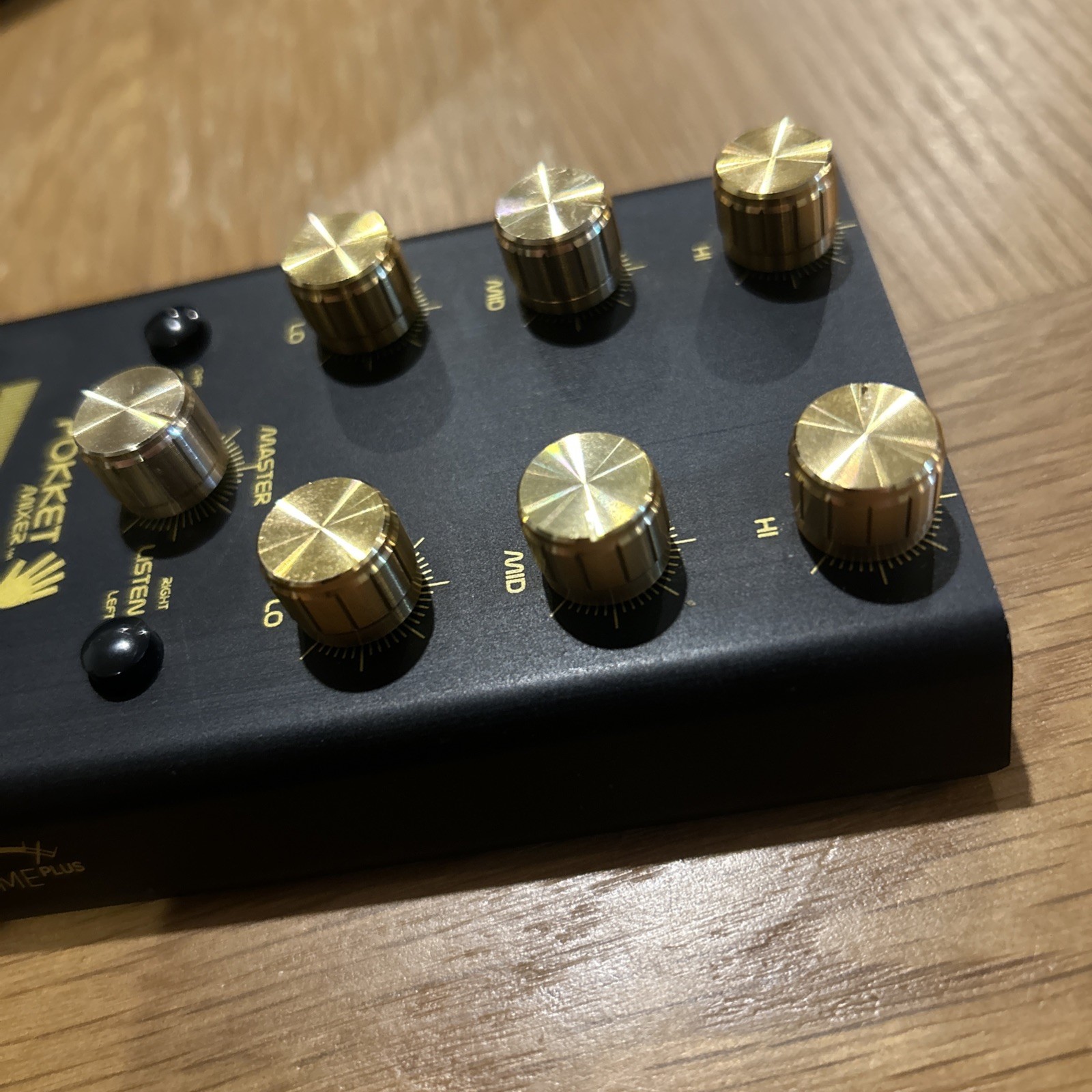 Used a bit Pokket Mixer Mini DJ Mixer Volume Plus Black with Gold Knobs PMBLA2