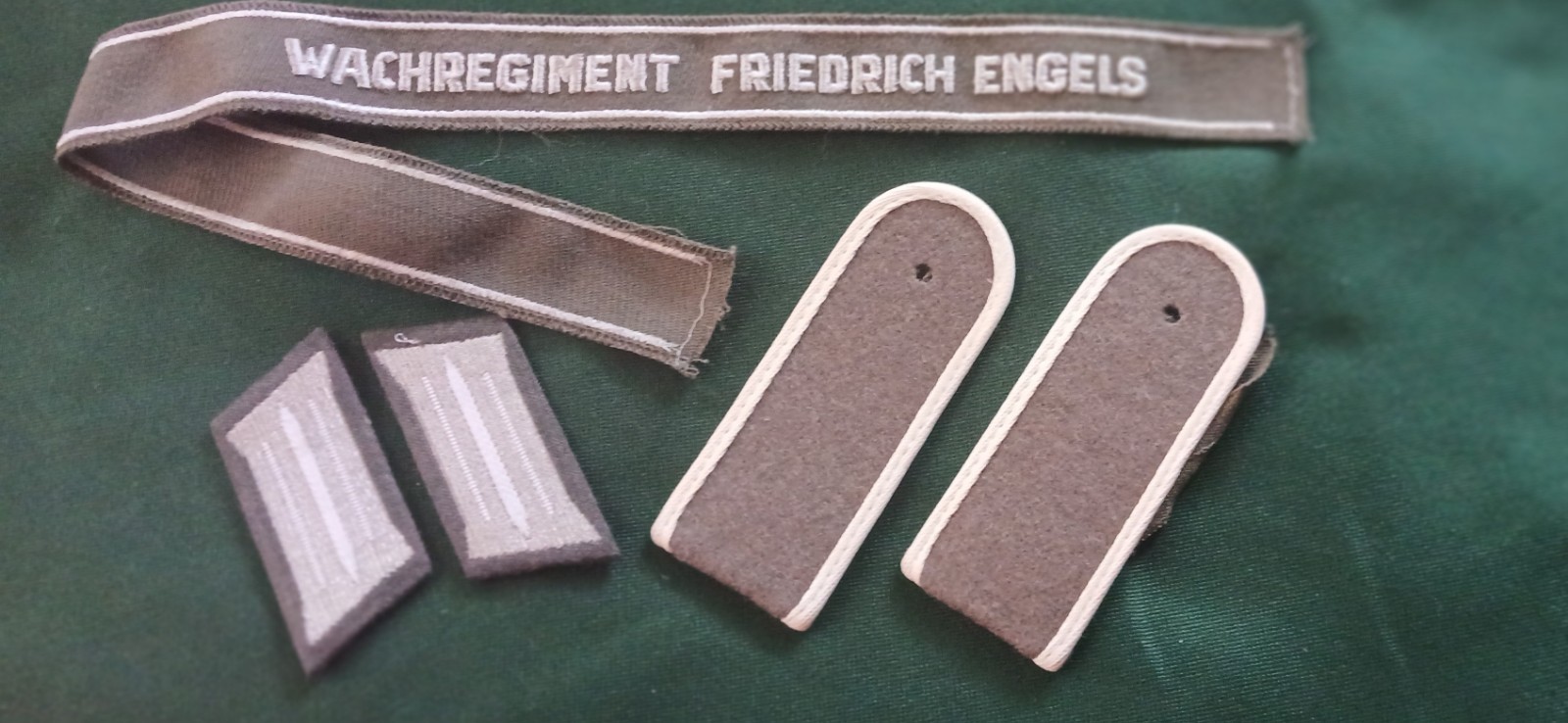 East German Military/cuffBand/Collar Tabs 1 Pair/Shoulder Boards 1 Pair/ Set