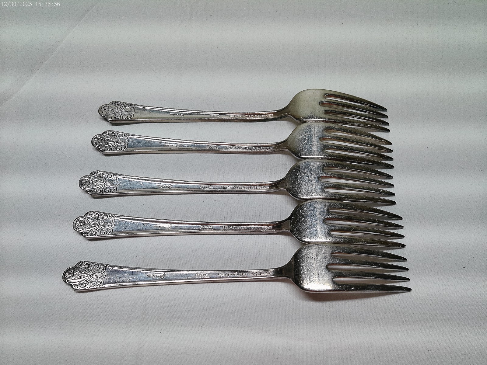 5 Rogers Deluxe Silverplate Precious Pattern Dinner Forks 7-7/16" Long