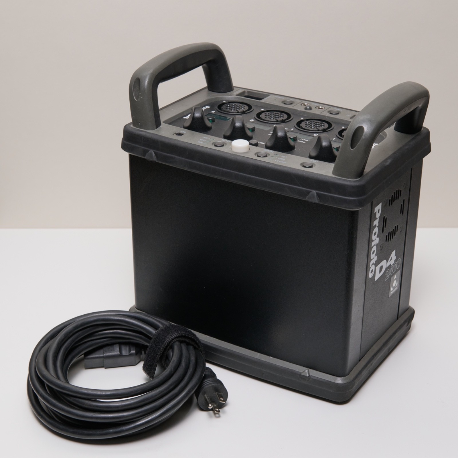 Profoto D4 air 2400 Watt/Second Power Pack. *Not firing - repair or parts only!