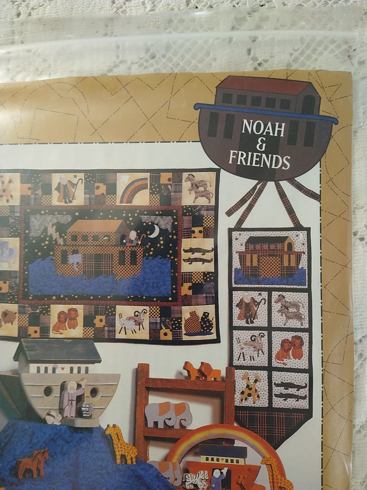 Mumm's The Word "Noah & Friends" Quilt Pattern Wall Hanging Banner