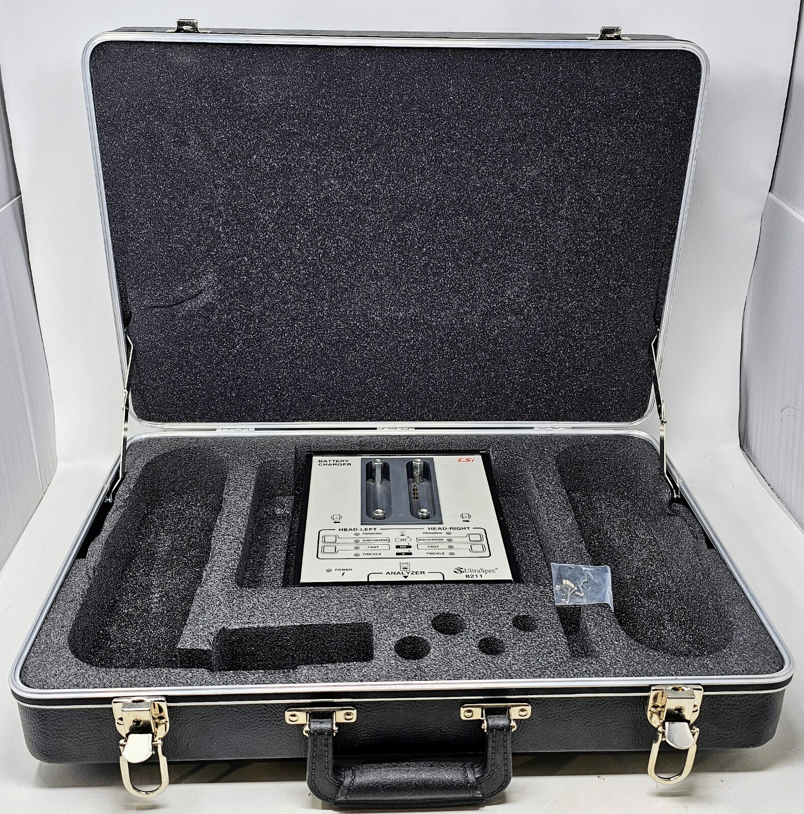 CSi UltraSpec 8211 Model: B8211 Battery Charger w/ Hard Case and Keys - No PS