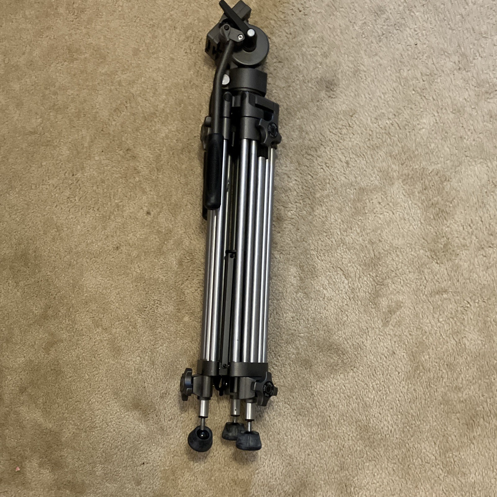Ravelli Professional AVTP Tripod with fluid drag head