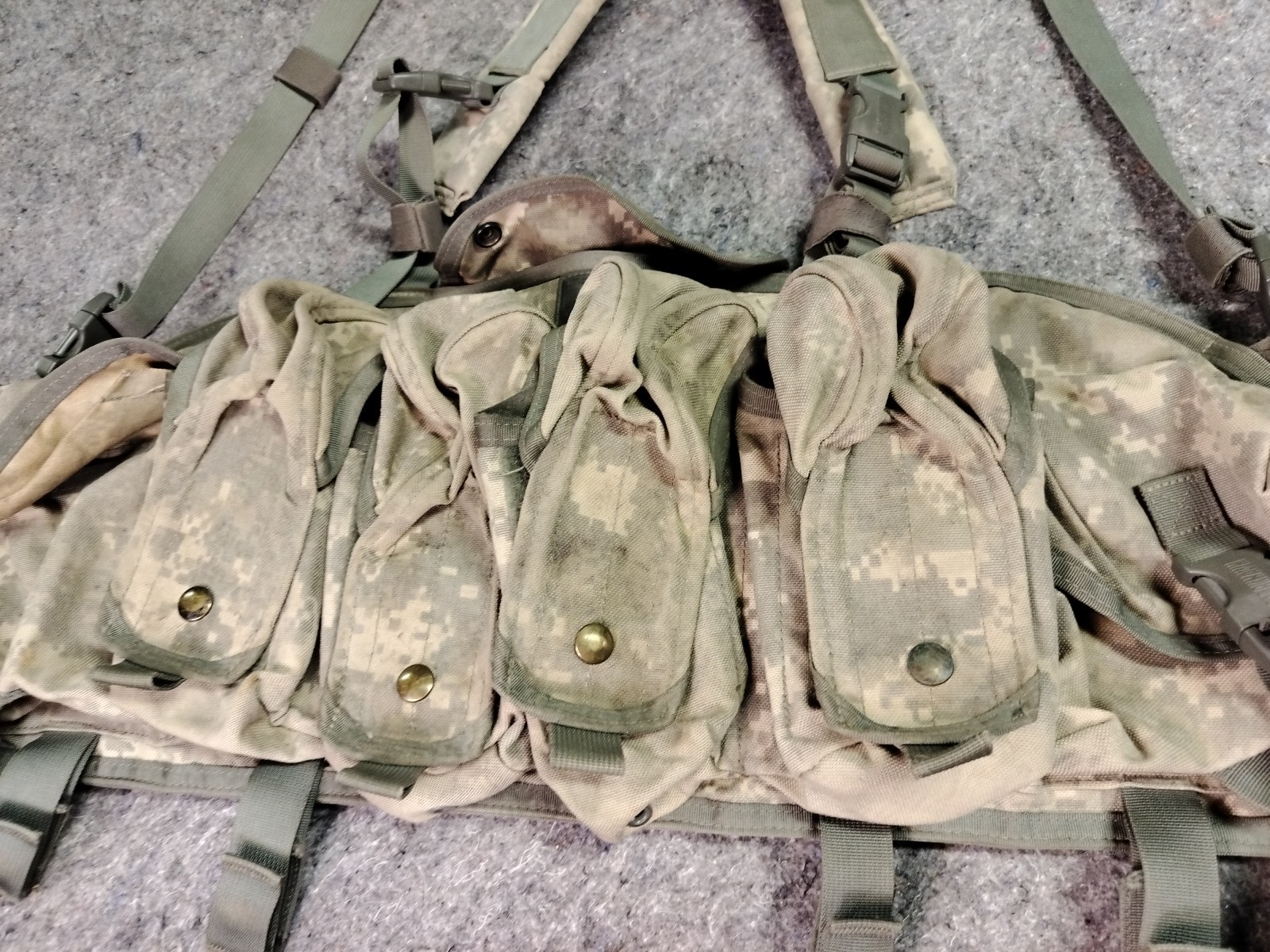 Blackhawk! Commando Chest Rig Digicam Ammo Pouches