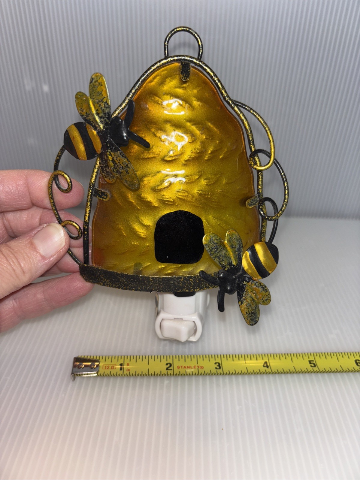 Beehive Night Light With Soft Amber Glow. Works!! Good Condition.