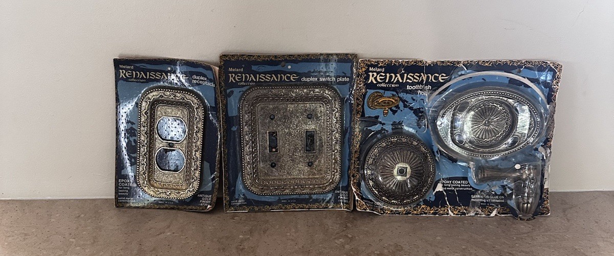 Vintage NOS 1978 Ornate Duplex Receptacle Bathroom Set Three Piece Renaissance