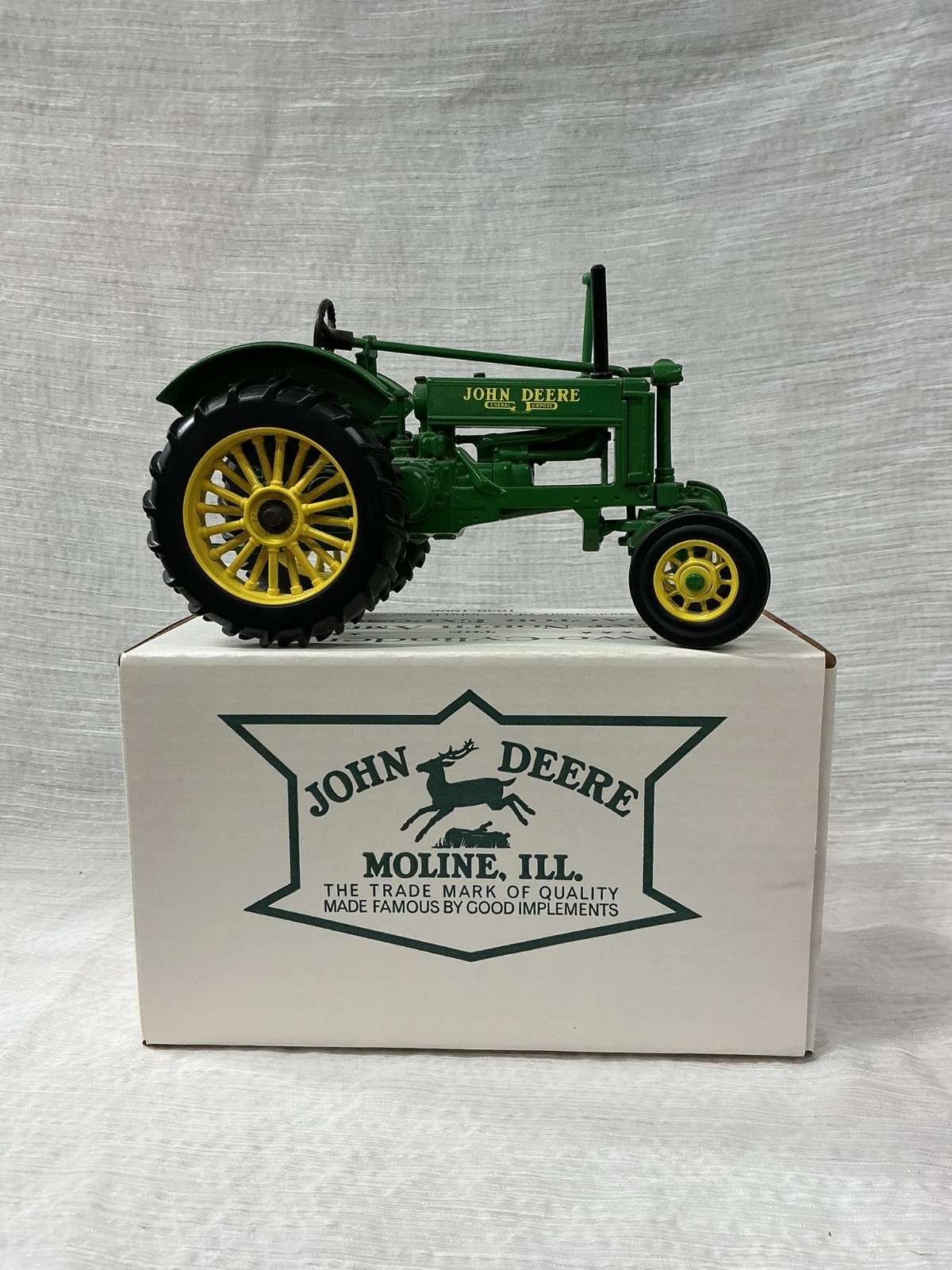 ERTL John Deere Two Cylinder #6 60th Anniversary Model BW-40 1996 1/16 NIB