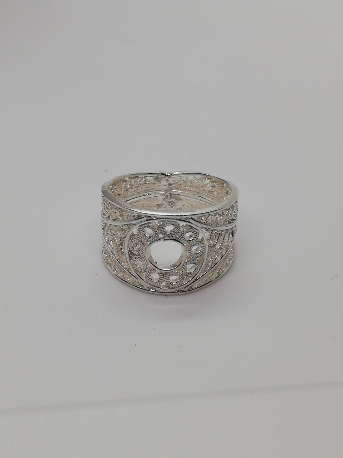 . 970 Solid Silver Women's Ring Size 8 Filigree New.
