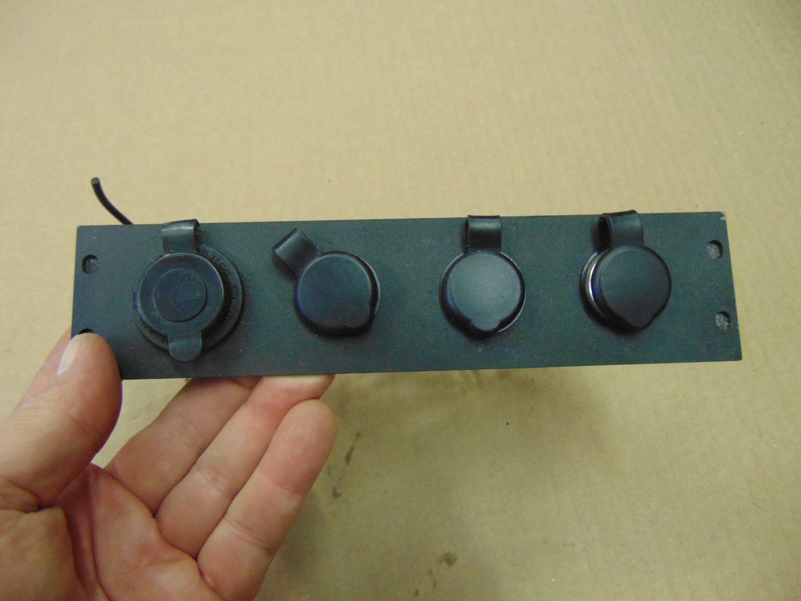 POLICE CENTER CONSOLE 12 VOLT MULTI SOCKET OUTLET OUTLETS