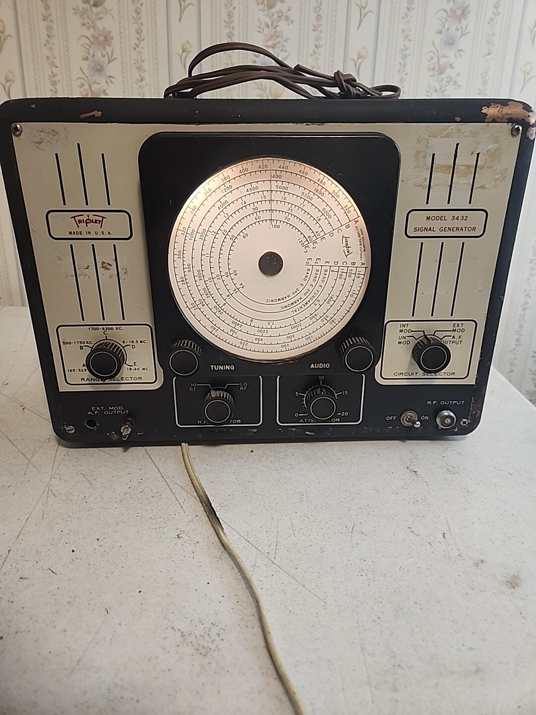 Triplett Signal Generator Vintage Test Equipment Model 3432