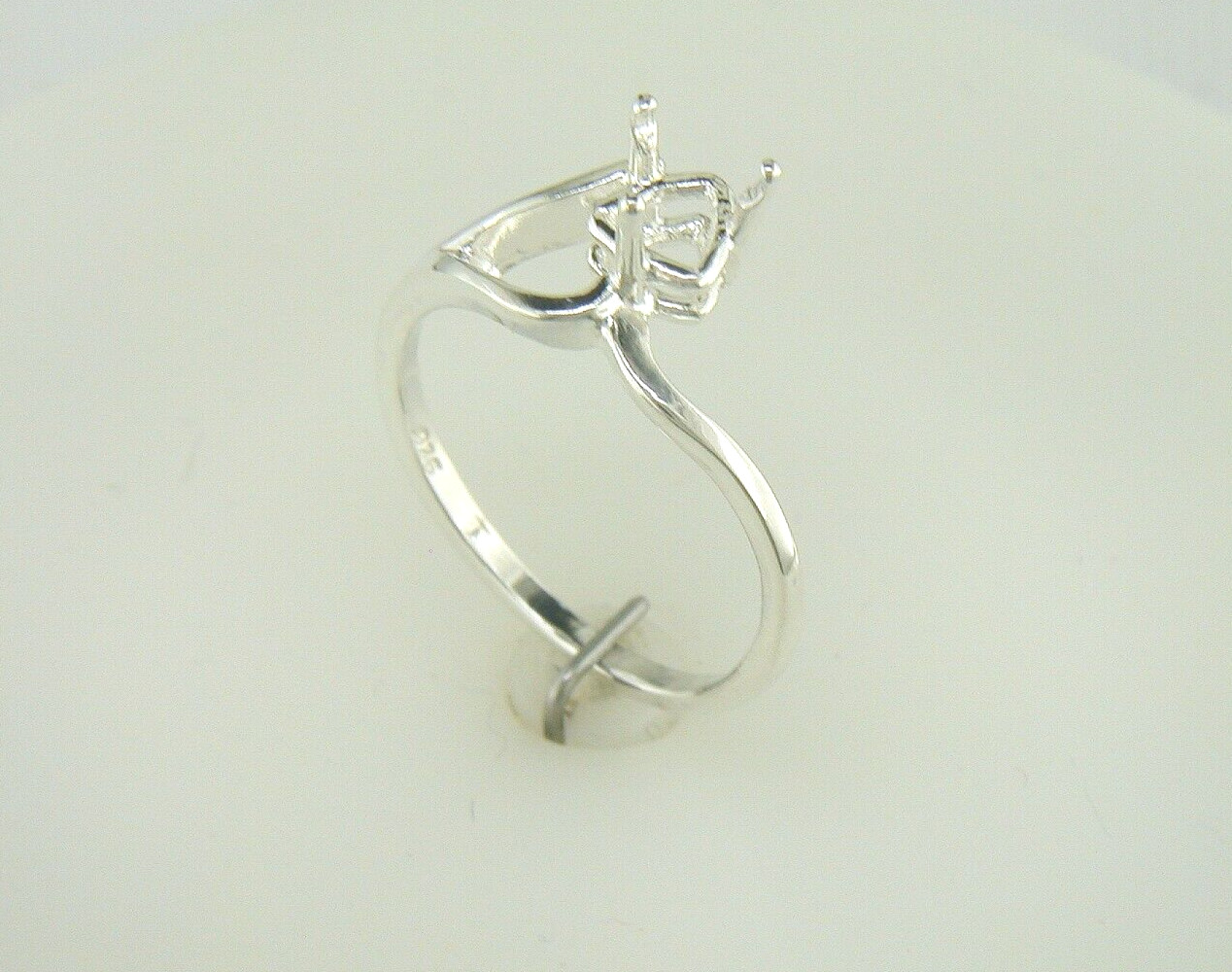 6 mm Trillion Half Vee Solitaire Sterling Silver Ring Setting
