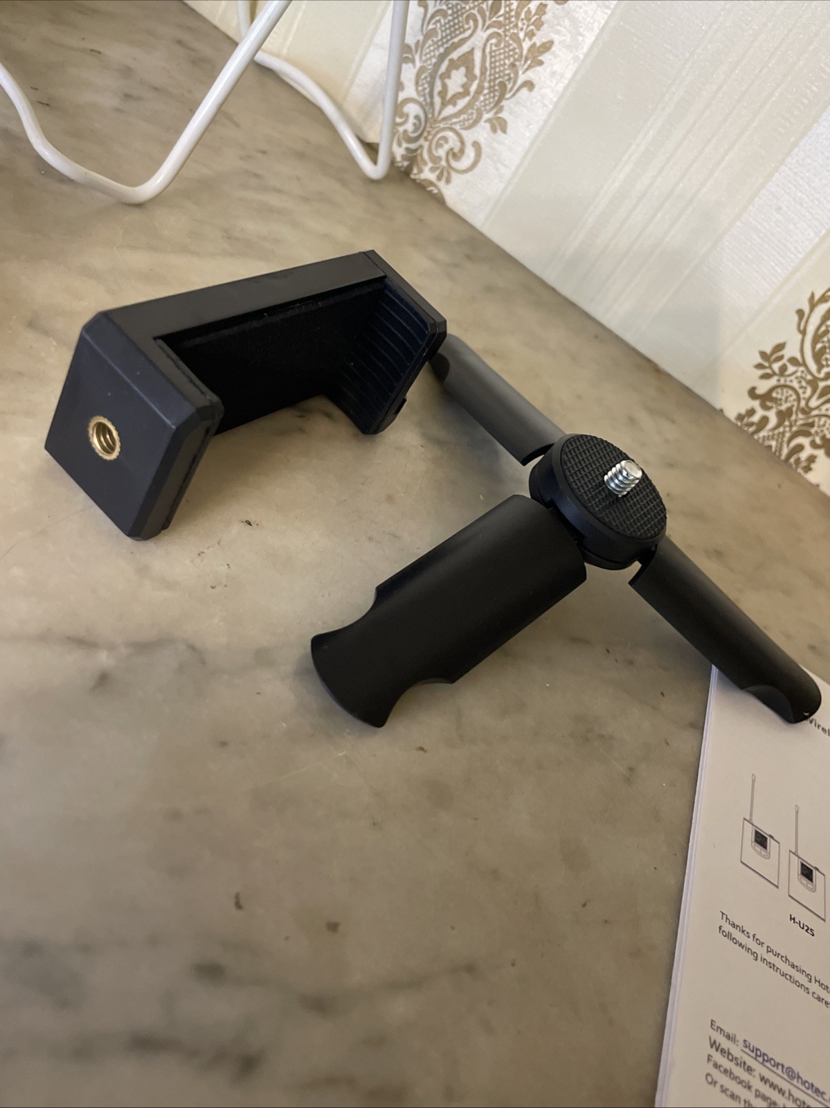 Hotec H-U05 | Wireless Headset Lavalier Microphone | Cover Extra Cords Needed