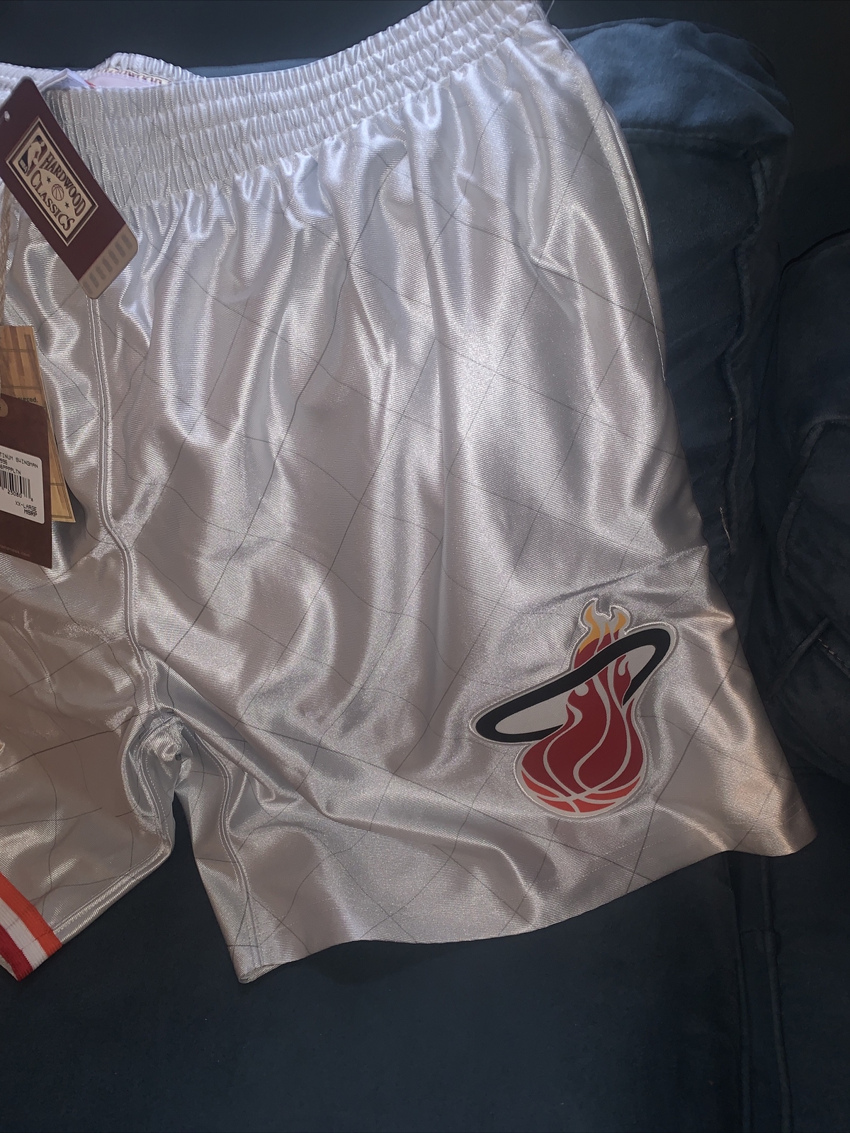 Miami Heat Mitchell&Ness NBA Platinum Throwback 1996 Shorts NWT Size M  Mens