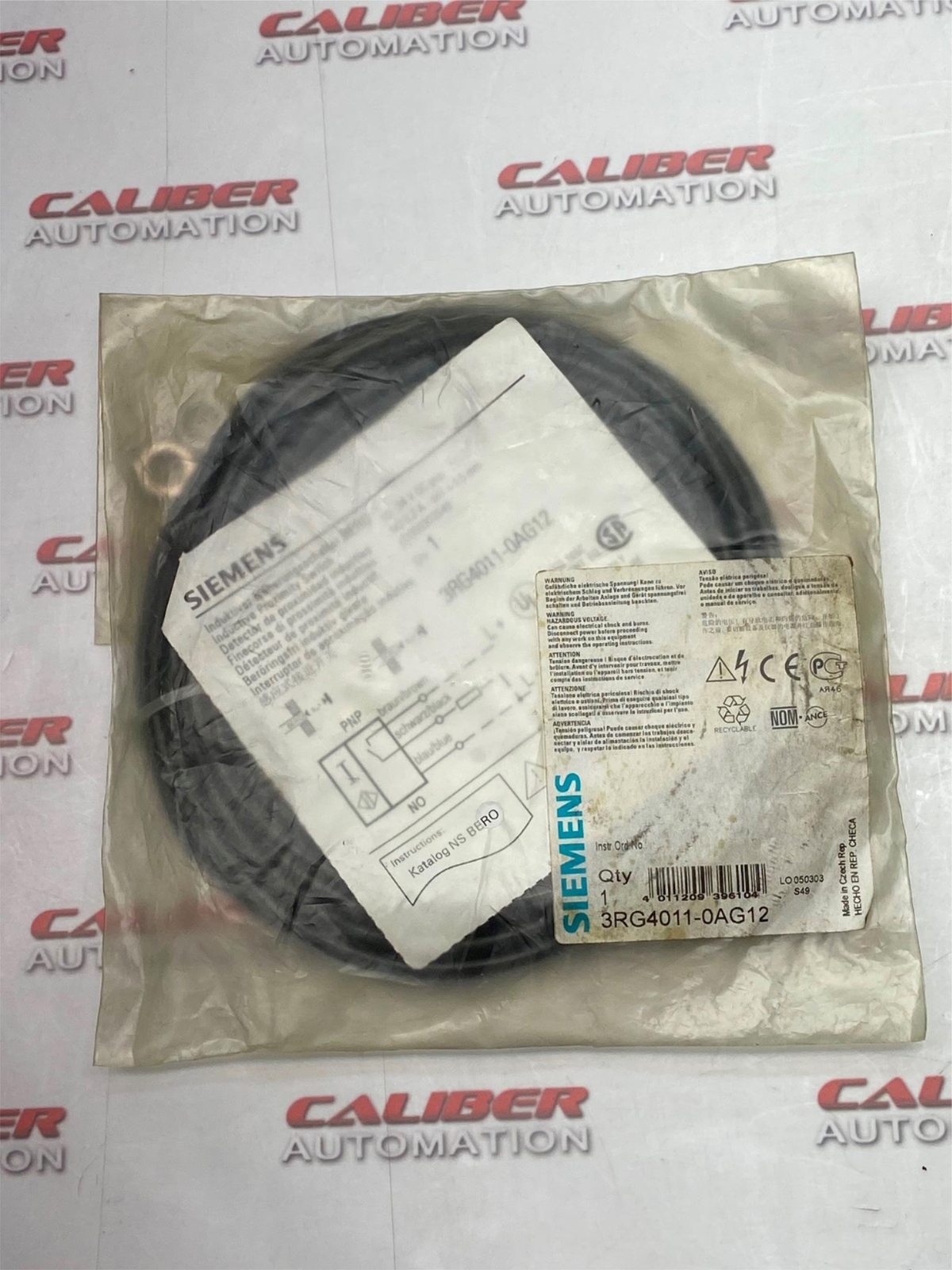 SIEMENS 3RG4011-0AG12 Inductive Proximity Switch (NEW)