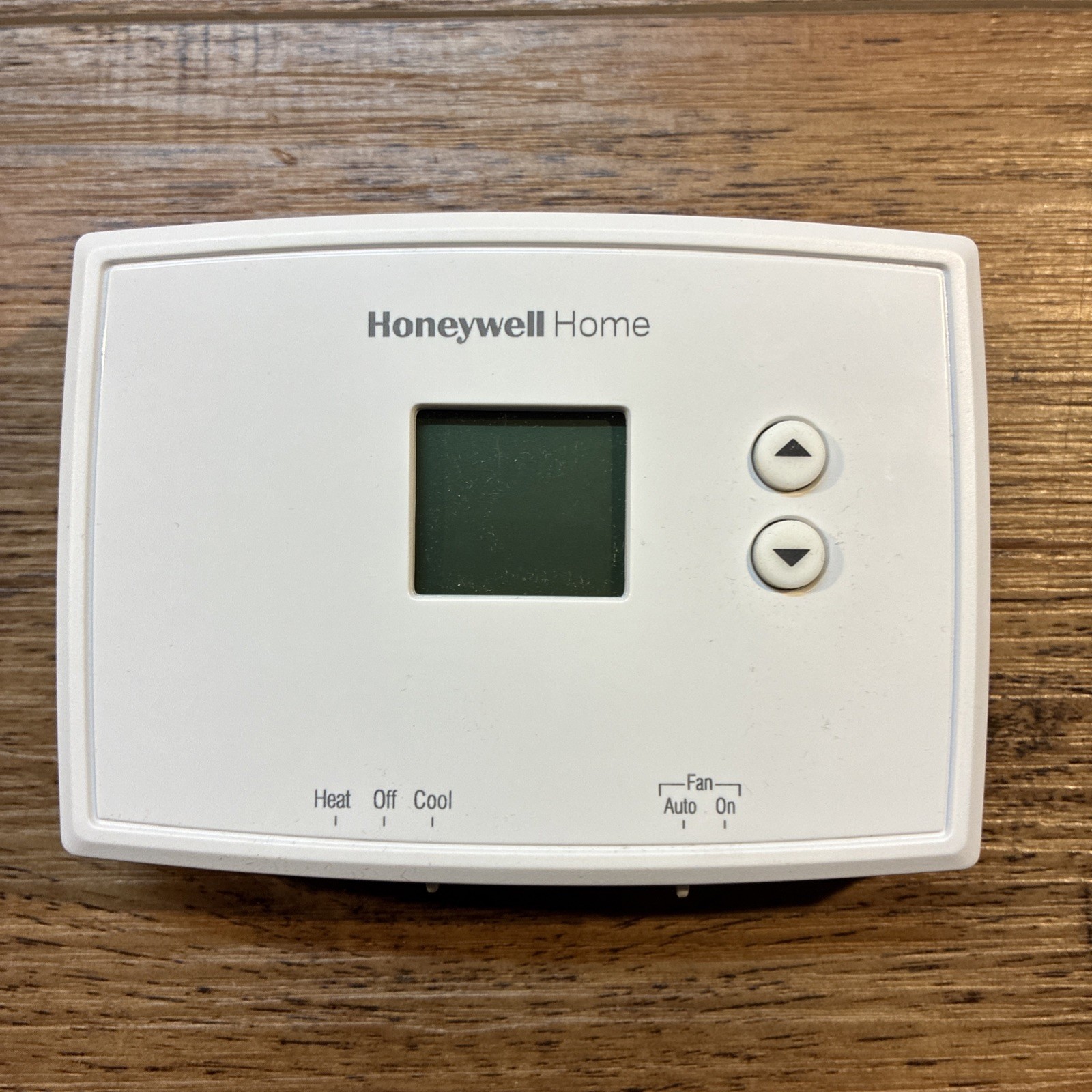 Honeywell Home RTH111B1016 Digital Non-Programmable Heat/Cool Thermostat