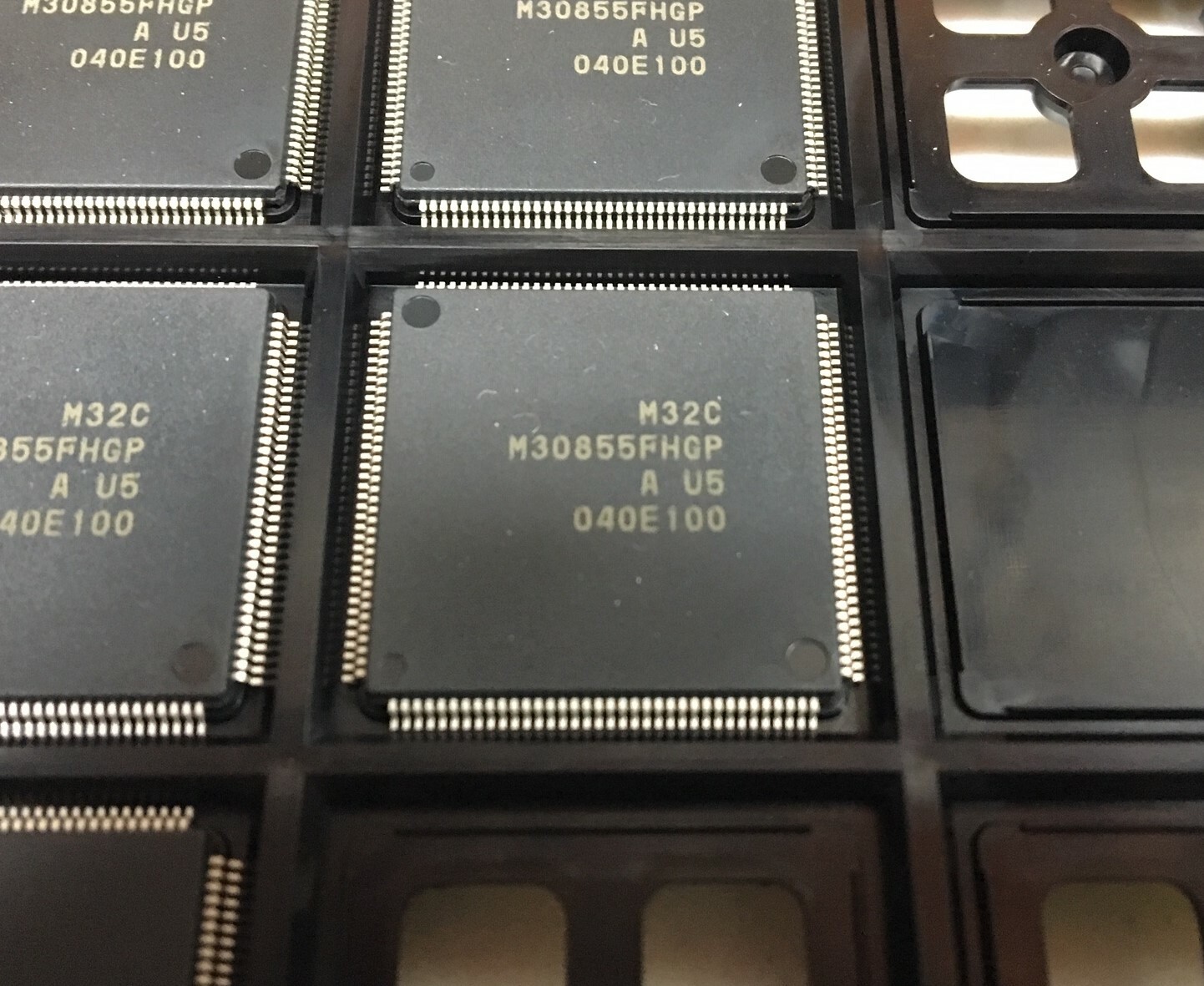 RENESAS M30855FHGP#U5 M30855 FLASH MICROCONTROLLER, LQFP-144 PACKAGE, QTY 1