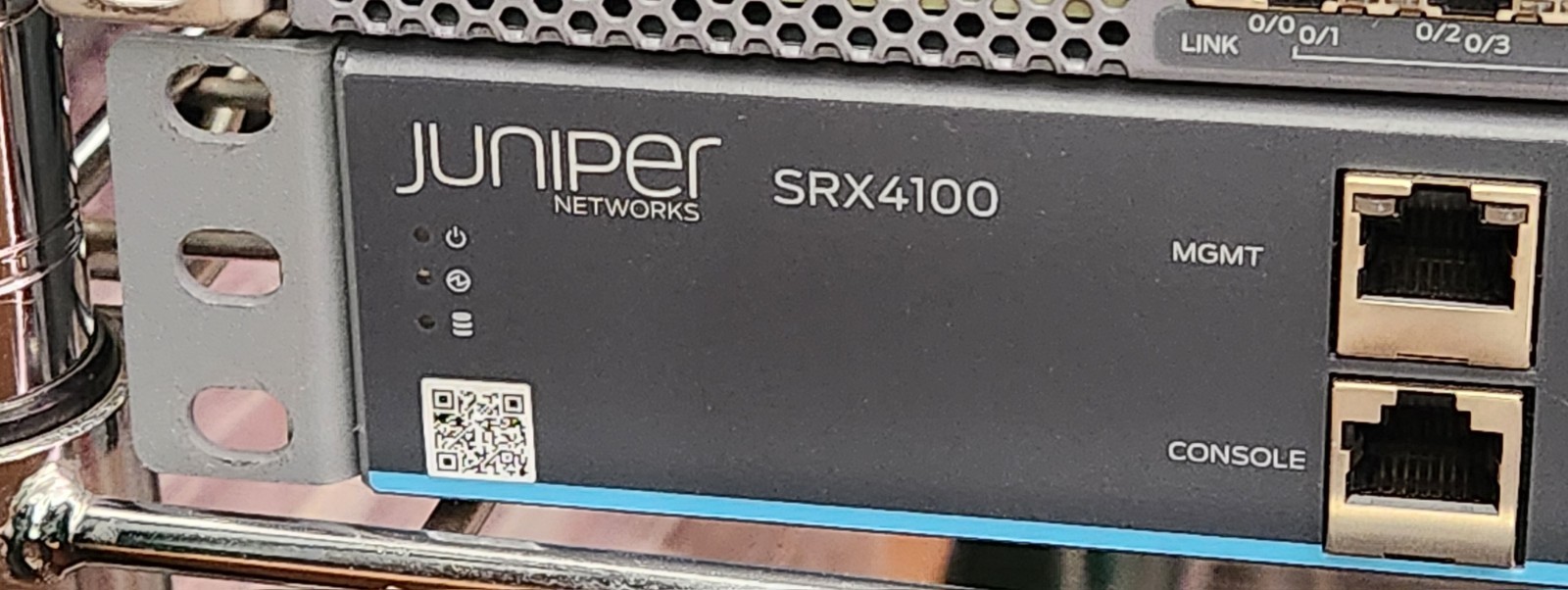 Juniper Networks SRX4100-SYS-JB-AC SRX4100 Services Gateway 8x1GbE/10GbE AC