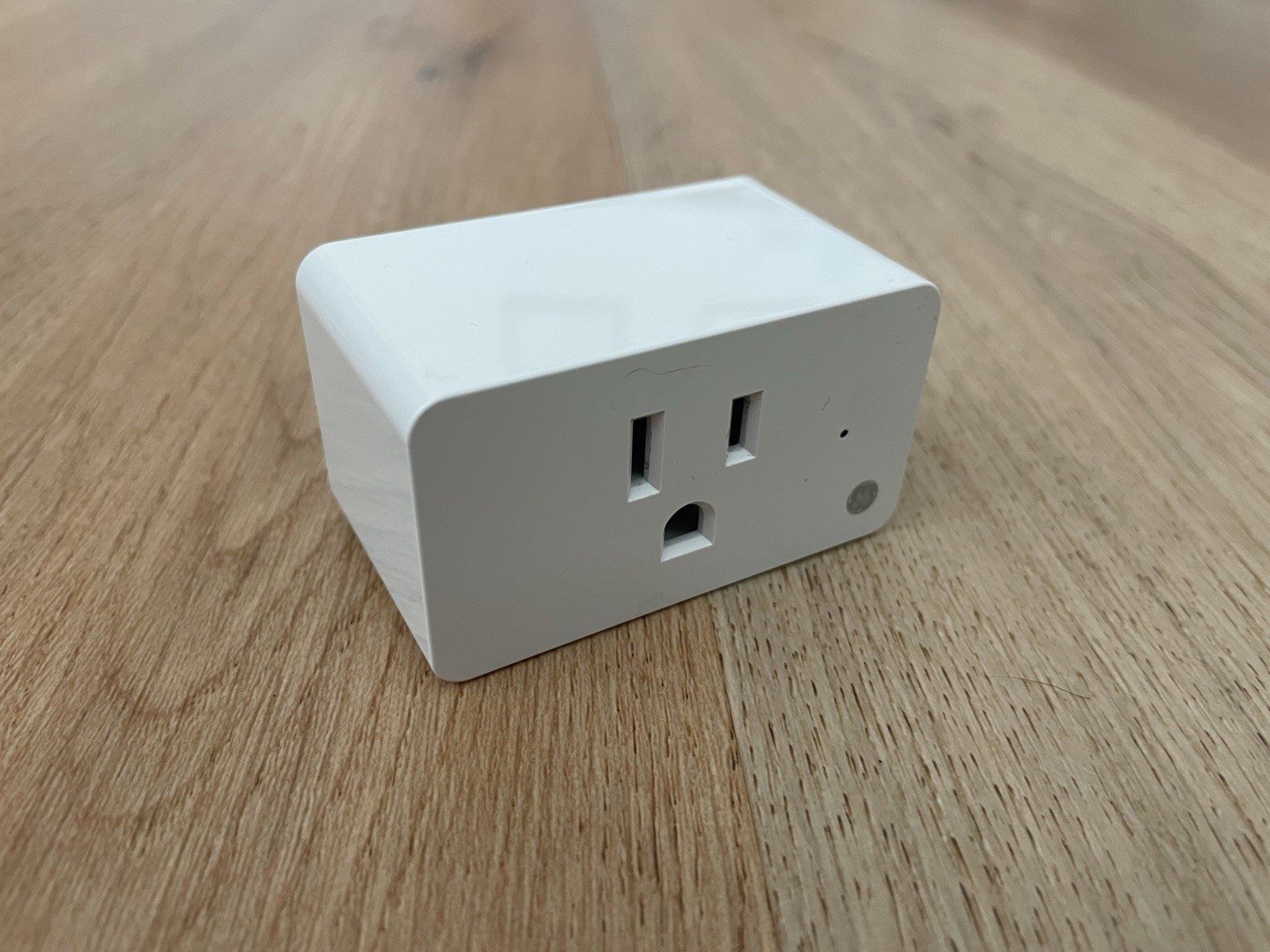 GE On/Off Smart Plug (Model CPLGSTDBLW1) White