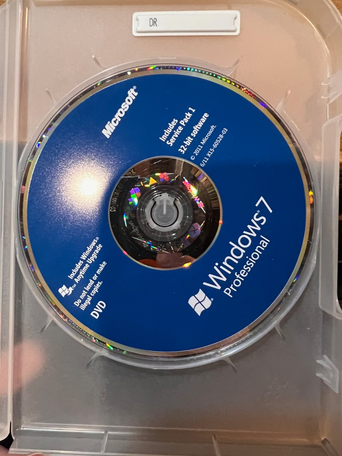 Windows 7 Professional 32-bit Edition w/ SP1, OEM LICENSE w/ Media